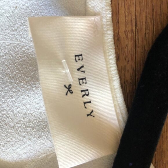 NWT Pitaya bright white scalloped sleeveless dress. Large - Picture 5 of 7